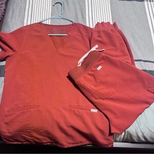 Figs sets. Size medium Casma top. Size medium petite Zamora jogger pants.